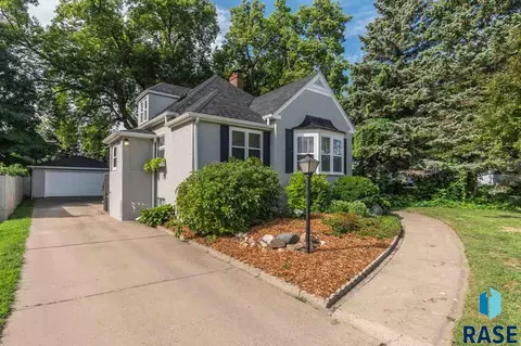 215 E 33rd St, Sioux Falls, SD 57105 photo 1