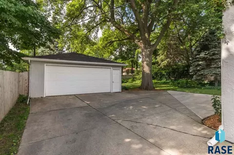 215 E 33rd St, Sioux Falls, SD 57105 photo 33