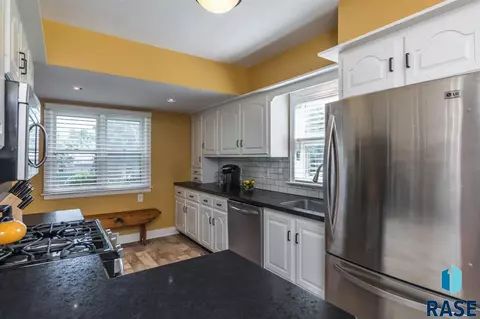 215 E 33rd St, Sioux Falls, SD 57105 photo 17