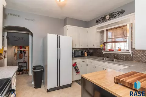 313 N Main Ave, Garretson, SD 57030 photo 10
