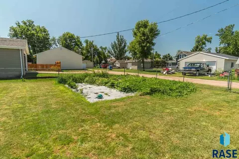 313 N Main Ave, Garretson, SD 57030 photo 25