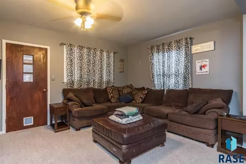 313 N Main Ave, Garretson, SD 57030 photo 3