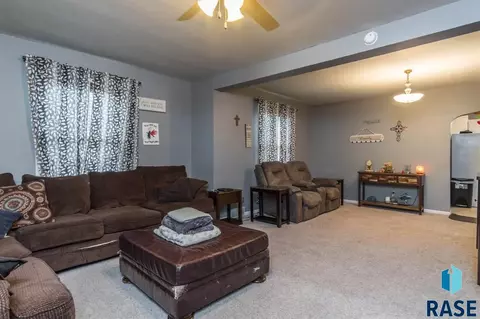 313 N Main Ave, Garretson, SD 57030 photo 4