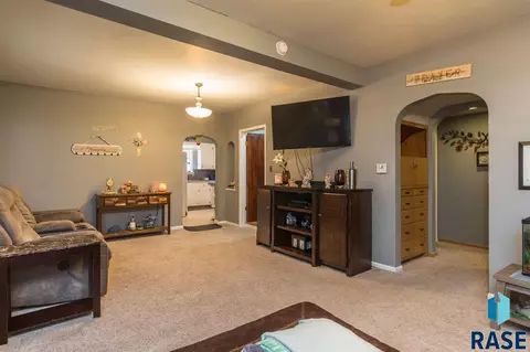 313 N Main Ave, Garretson, SD 57030 photo 5