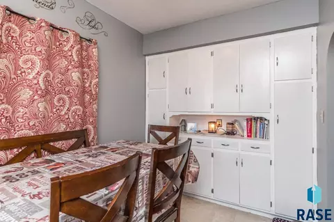 313 N Main Ave, Garretson, SD 57030 photo 9