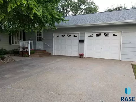 712 Albert St, Freeman, SD 57029 photo 2