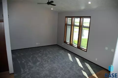 7004 E 40th St, Sioux Falls, SD 57110 photo 22