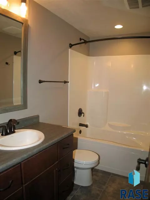 7004 E 40th St, Sioux Falls, SD 57110 photo 15