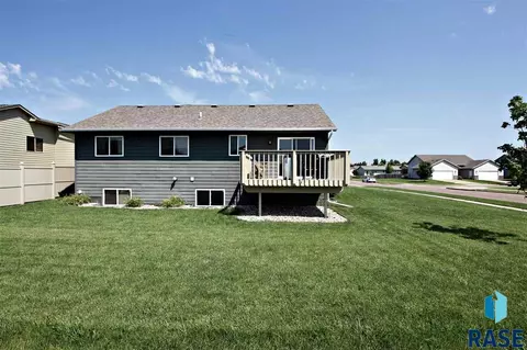 1409 E 69th St N, Sioux Falls, SD 57104 photo 5