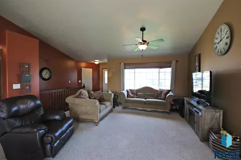 1409 E 69th St N, Sioux Falls, SD 57104 photo 9