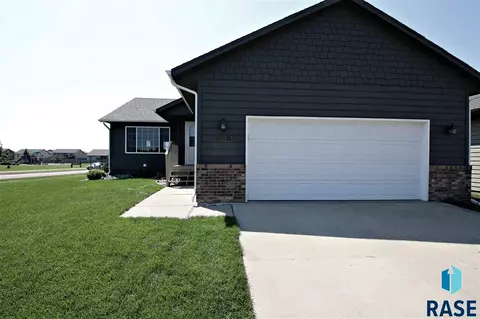 1409 E 69th St N, Sioux Falls, SD 57104 photo 2