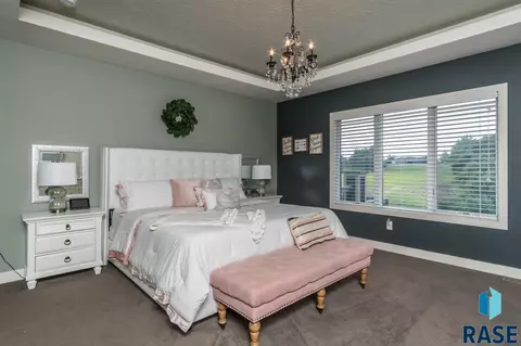 1801 S Copper Crest Cir, Sioux Falls, SD 57110 photo 17