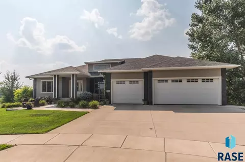 1801 S Copper Crest Cir, Sioux Falls, SD 57110 photo 1