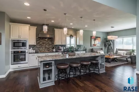 1801 S Copper Crest Cir, Sioux Falls, SD 57110 photo 9