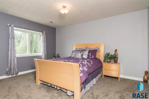 1801 S Copper Crest Cir, Sioux Falls, SD 57110 photo 25