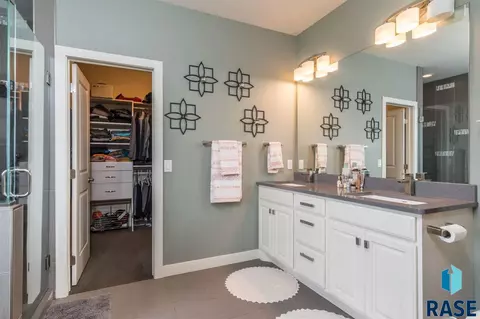 1801 S Copper Crest Cir, Sioux Falls, SD 57110 photo 19