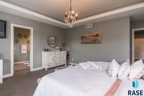 1801 S Copper Crest Cir, Sioux Falls, SD 57110 photo 18