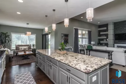 1801 S Copper Crest Cir, Sioux Falls, SD 57110 photo 10