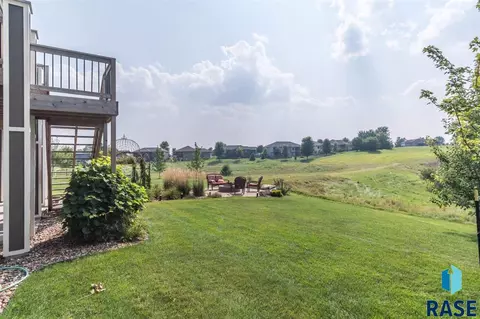 1801 S Copper Crest Cir, Sioux Falls, SD 57110 photo 34