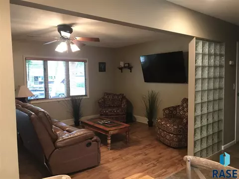 821 S Walnut St, Freeman, SD 57029 photo 11