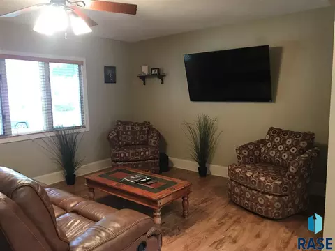 821 S Walnut St, Freeman, SD 57029 photo 12