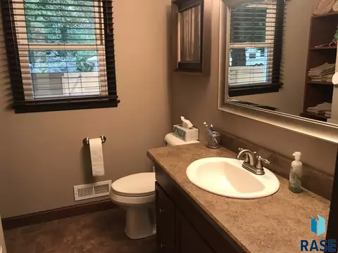 821 S Walnut St, Freeman, SD 57029 photo 18