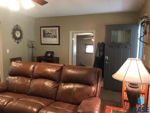 821 S Walnut St, Freeman, SD 57029 photo 9