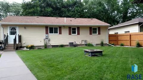 821 S Walnut St, Freeman, SD 57029 photo 4