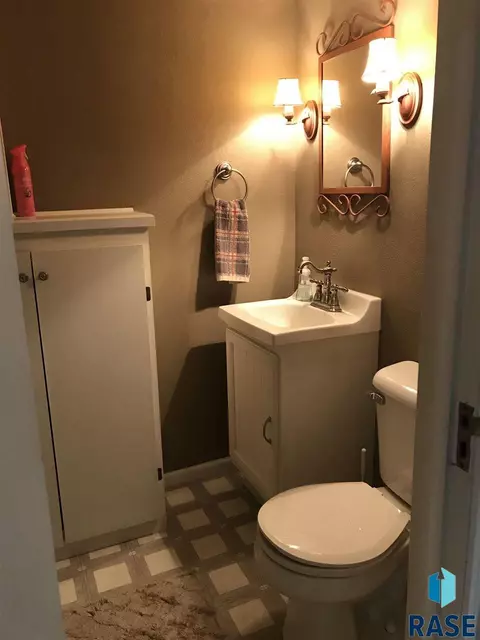 821 S Walnut St, Freeman, SD 57029 photo 25