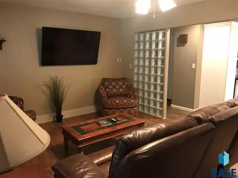 821 S Walnut St, Freeman, SD 57029 photo 10