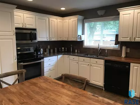821 S Walnut St, Freeman, SD 57029 photo 7