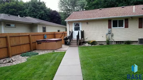 821 S Walnut St, Freeman, SD 57029 photo 5
