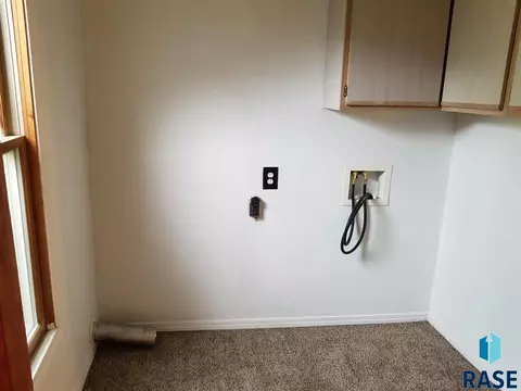 417 S Lee Ave, Madison, SD 57042 photo 7