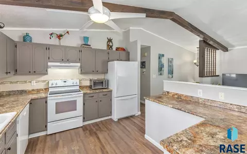 505 W Apple St, Tea, SD 57064 photo 2