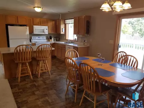300 E Brown Ave, Salem, SD 57058 photo 7