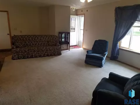 300 E Brown Ave, Salem, SD 57058 photo 10