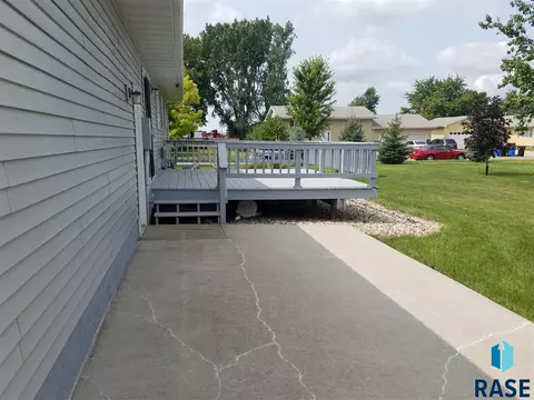300 E Brown Ave, Salem, SD 57058 photo 2
