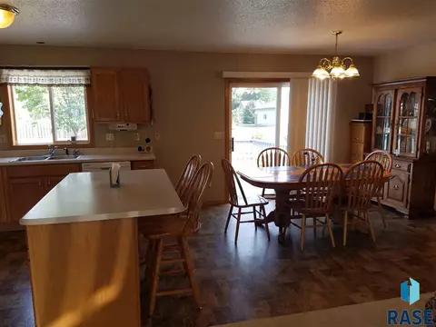 300 E Brown Ave, Salem, SD 57058 photo 8