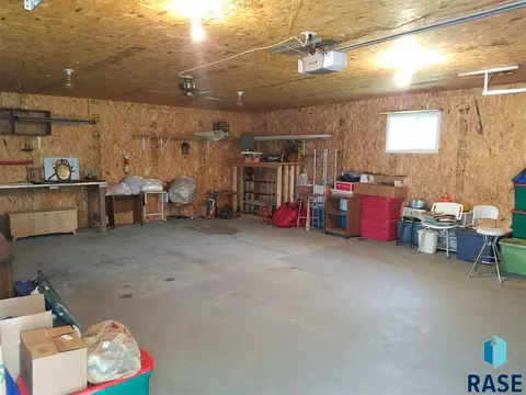 300 E Brown Ave, Salem, SD 57058 photo 6