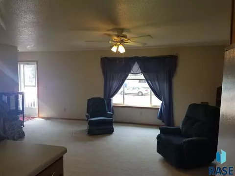 300 E Brown Ave, Salem, SD 57058 photo 9