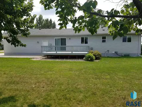 300 E Brown Ave, Salem, SD 57058 photo 3