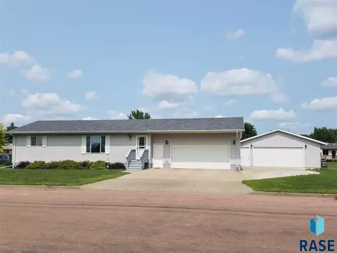 300 E Brown Ave, Salem, SD 57058 photo 1