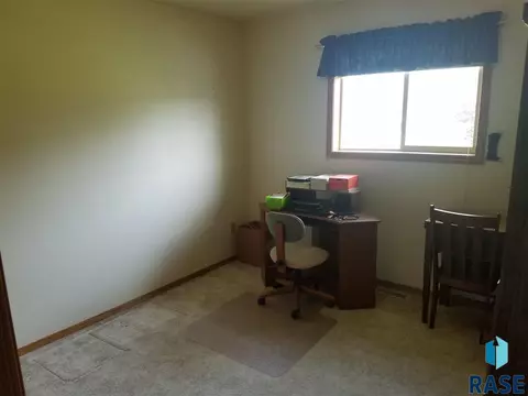 300 E Brown Ave, Salem, SD 57058 photo 13