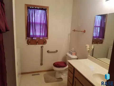 300 E Brown Ave, Salem, SD 57058 photo 14