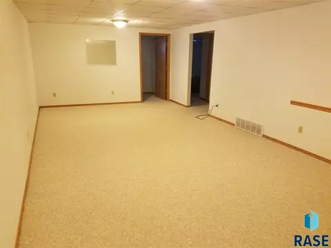 300 E Brown Ave, Salem, SD 57058 photo 16