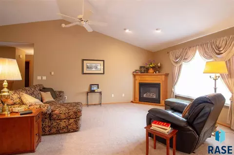 2109 E Briar Den Ct, Sioux Falls, SD 57108 photo 15