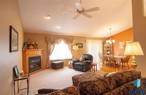 2109 E Briar Den Ct, Sioux Falls, SD 57108 photo 14