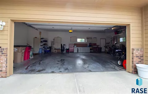 2109 E Briar Den Ct, Sioux Falls, SD 57108 photo 6