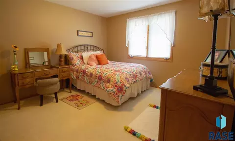 2109 E Briar Den Ct, Sioux Falls, SD 57108 photo 22
