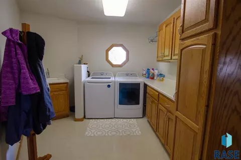 2109 E Briar Den Ct, Sioux Falls, SD 57108 photo 7